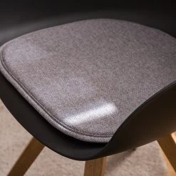 Mørteens Chaises à accoudoirs Skelde I - Matière plastique / Hévéa massif - Noir - Lot de 2 -Chaises Boutique 1000123392 201126 16391000010 MOOD DETAILS P000000001000123392 mood