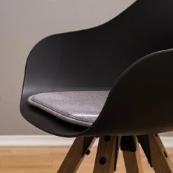 Mørteens Chaises à accoudoirs Skelde I - Matière plastique / Hévéa massif - Noir - Lot de 2 -Chaises Boutique 1000123392 201126 16391200011 MOOD DETAILS P000000001000123392 mood