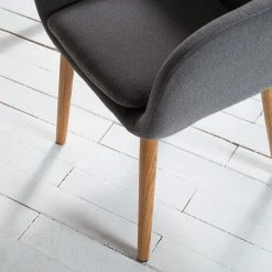 Mørteens Chaise à accoudoirs Bolands - Gris clair / Chêne -Chaises Boutique 1000126061 180725 07402506 GALLERYIMAGES P000000001000126061