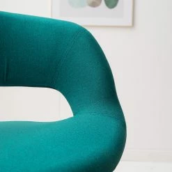 Mørteens Chaise à accoudoirs Buggio - Tissu / Hévéa massif - Tissu Cors: Pétrole - 1 chaise -Chaises Boutique 1000164525 210602 06321300003 DETAILS P000000001000164525