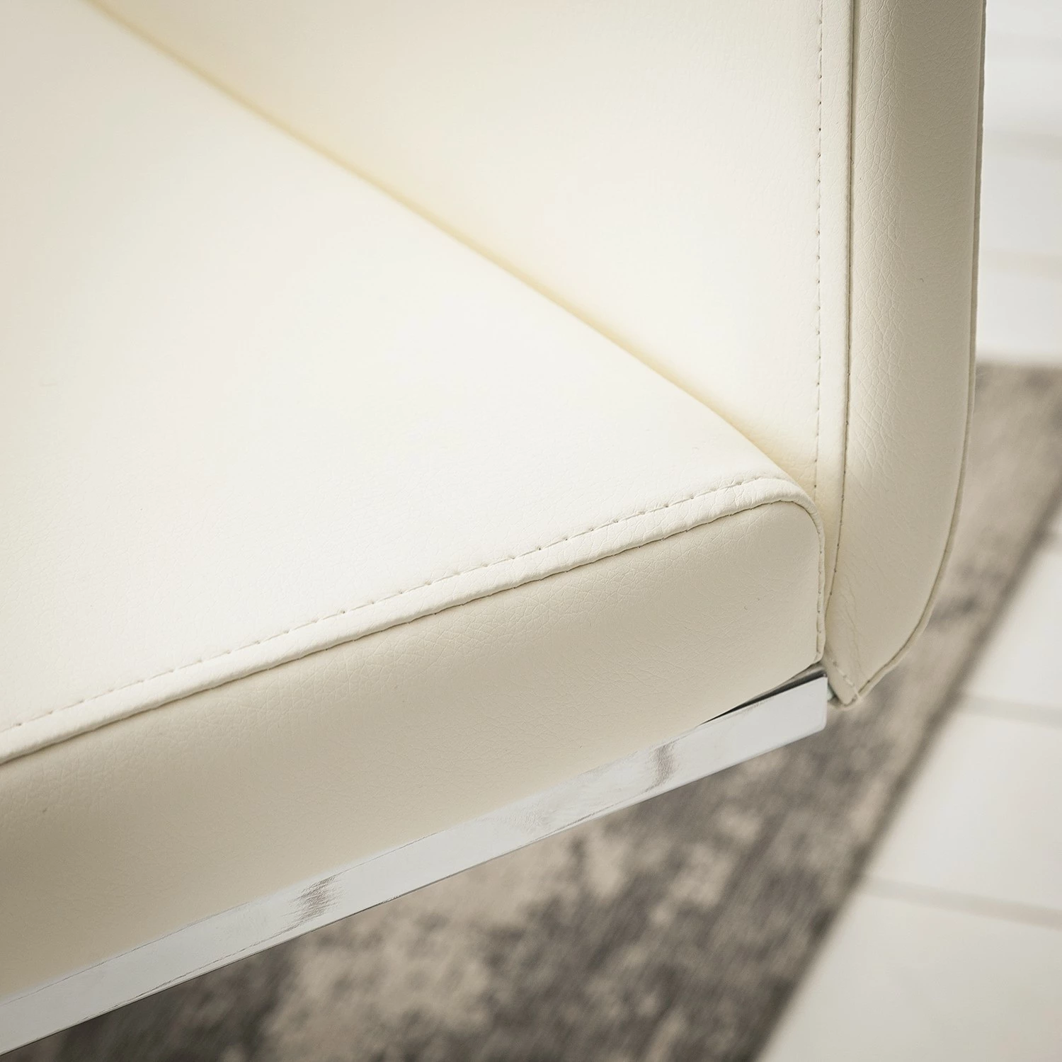 Fredriks Chaises cantilever Nevia I - Imitation cuir / Métal - Chrome - Cuir synthétique Aleli: Créme - Lot de 2 12 Fredriks Chaises cantilever Nevia I - Imitation cuir / Métal - Chrome - Cuir synthétique Aleli: Créme - Lot de 2 – Image 10