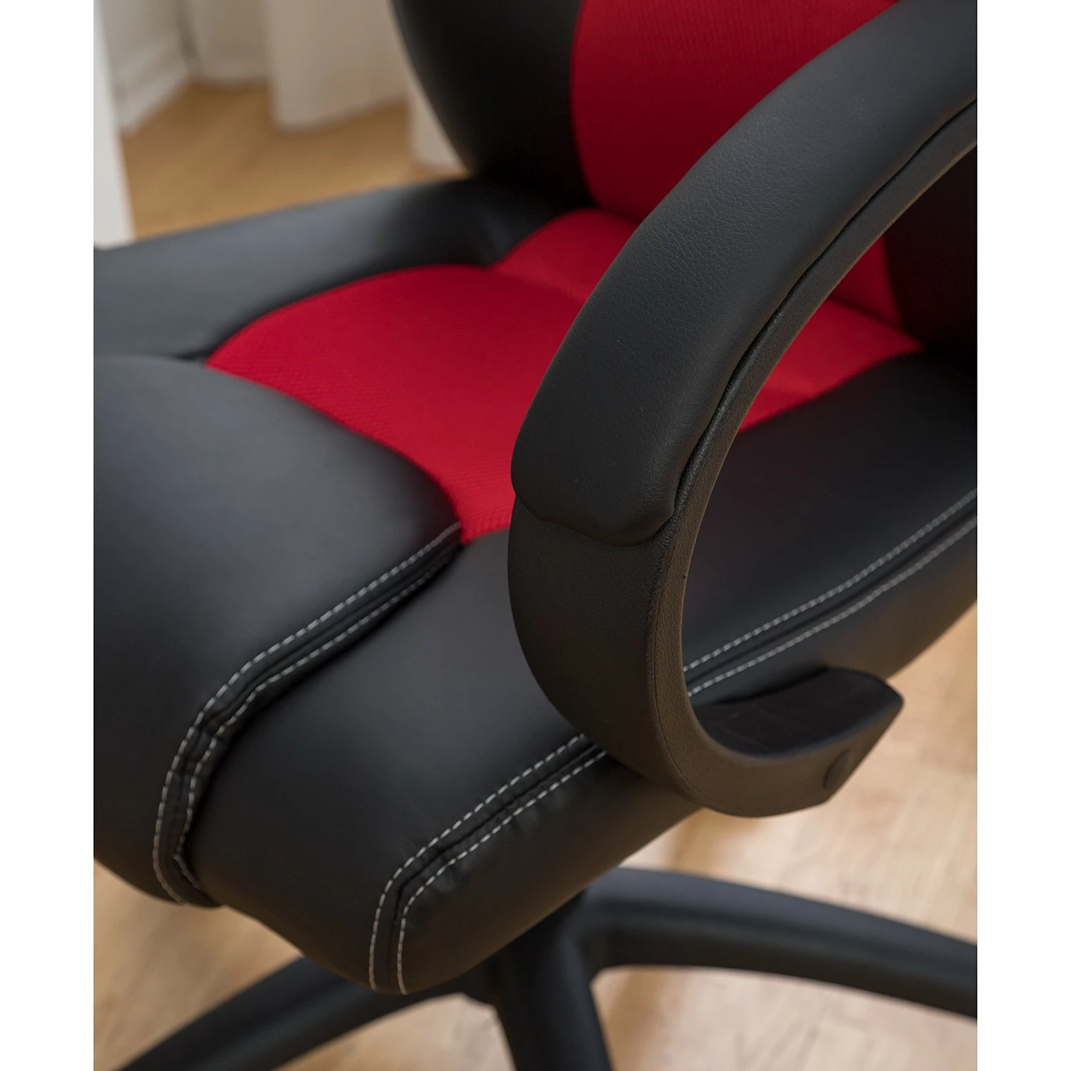 Furnitive Chaise gamer Livaro - Imitation cuir et mesh / Matière plastique - Noir / Rouge 15 Furnitive Chaise gamer Livaro - Imitation cuir et mesh / Matière plastique - Noir / Rouge – Image 13