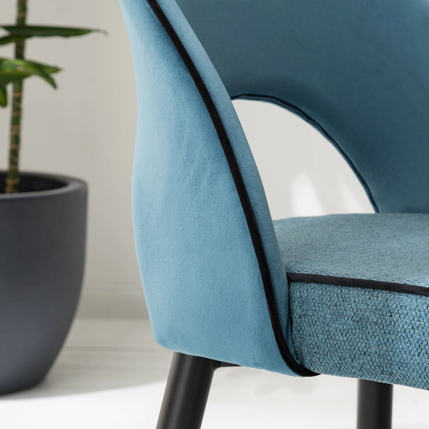 Jack & Alice Chaises capitonnées Jacky (lot de 2) - Tissu & velours / Métal - Gris chiné / Noir 11 Jack & Alice Chaises capitonnées Jacky (lot de 2) - Tissu & velours / Métal - Gris chiné / Noir – Image 9