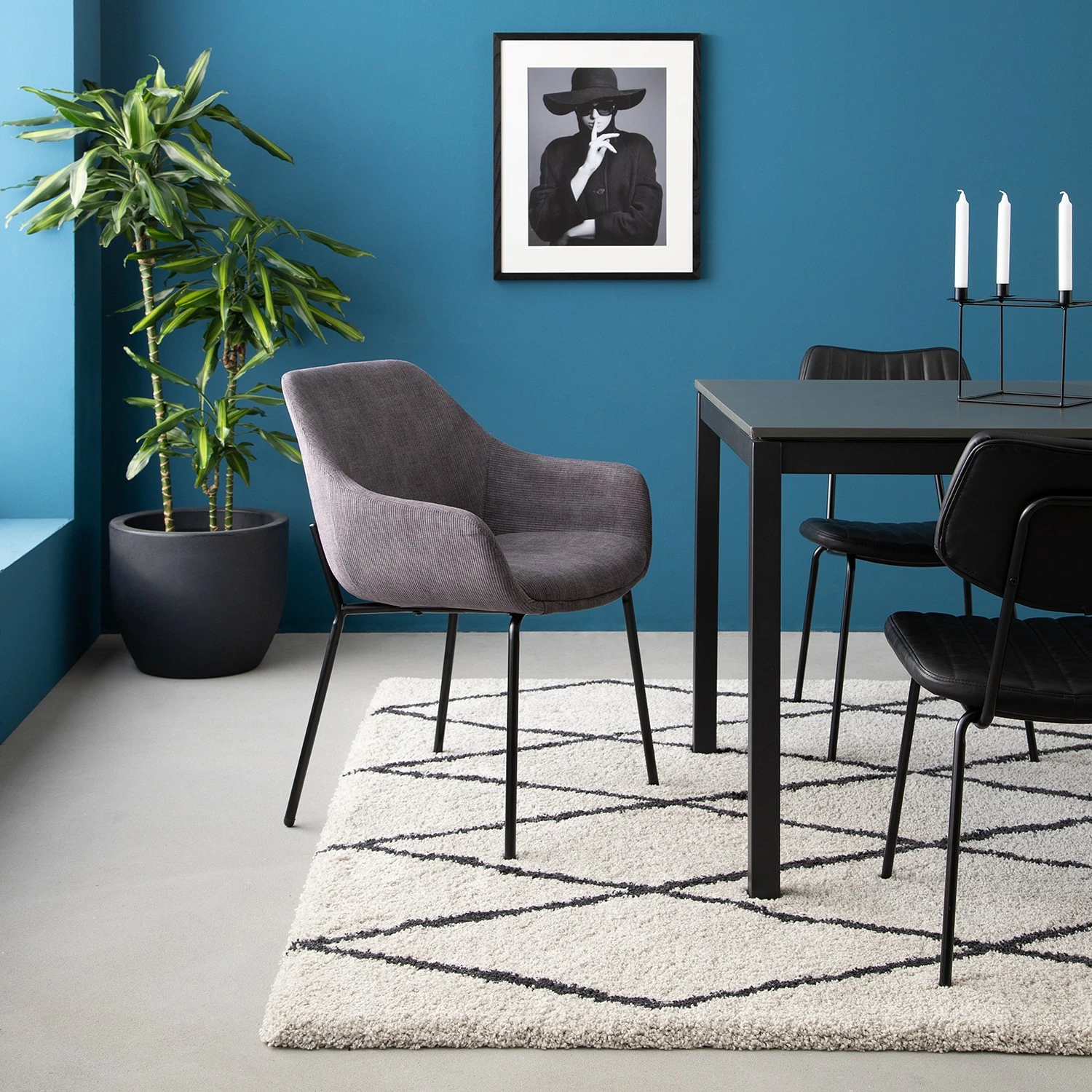 Jack & Alice Chaise capitonnée Richville - Velours côtelé / Fer - Gris / Noir 4 Jack & Alice Chaise capitonnée Richville - Velours côtelé / Fer - Gris / Noir – Image 2