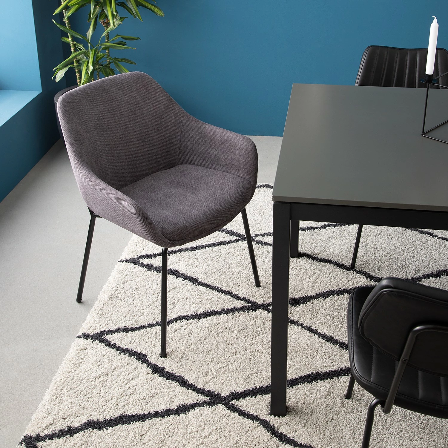 Jack & Alice Chaise capitonnée Richville - Velours côtelé / Fer - Gris / Noir 5 Jack & Alice Chaise capitonnée Richville - Velours côtelé / Fer - Gris / Noir – Image 3