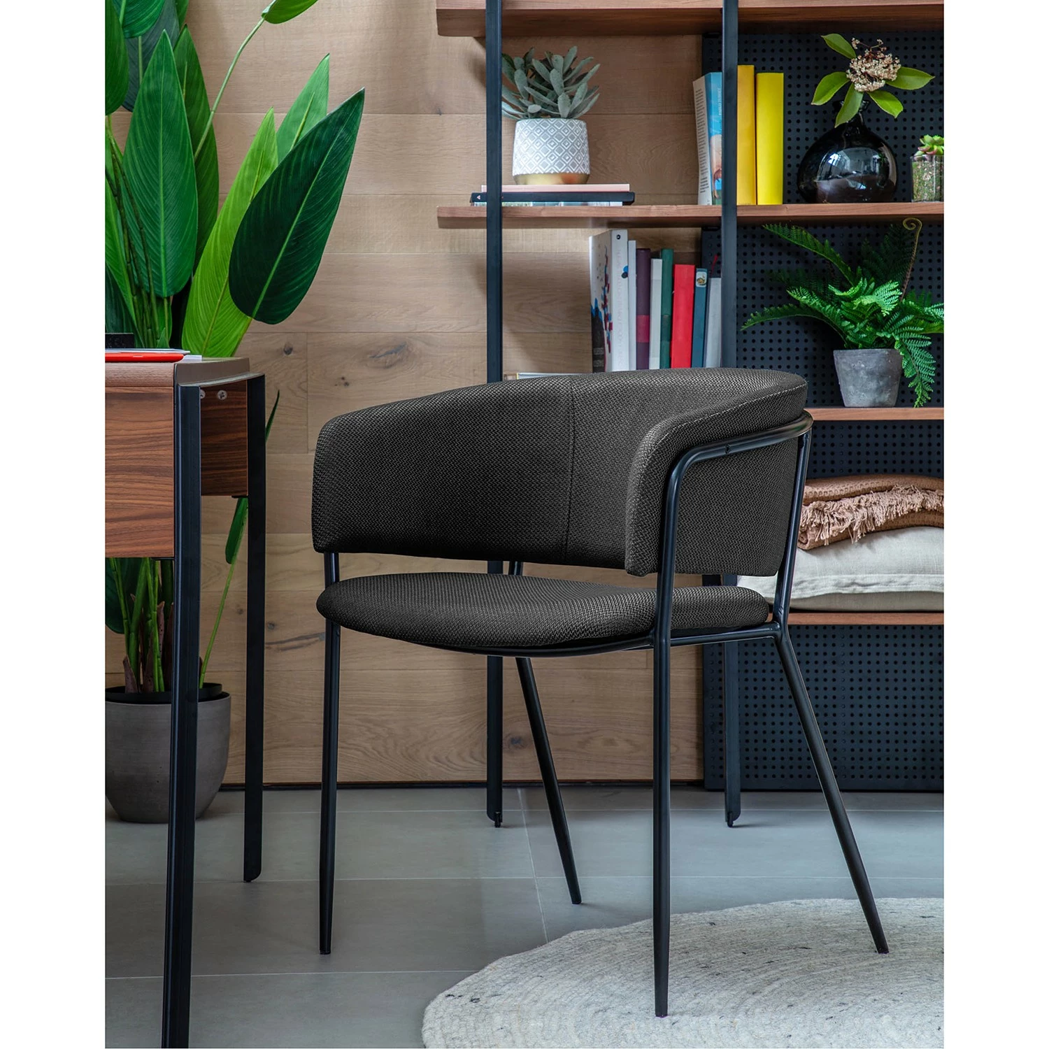 Jack & Alice Chaises à accoudoirs Vilhena IV (2 él.) - Gris foncé 4 Jack & Alice Chaises à accoudoirs Vilhena IV (2 él.) - Gris foncé – Image 2