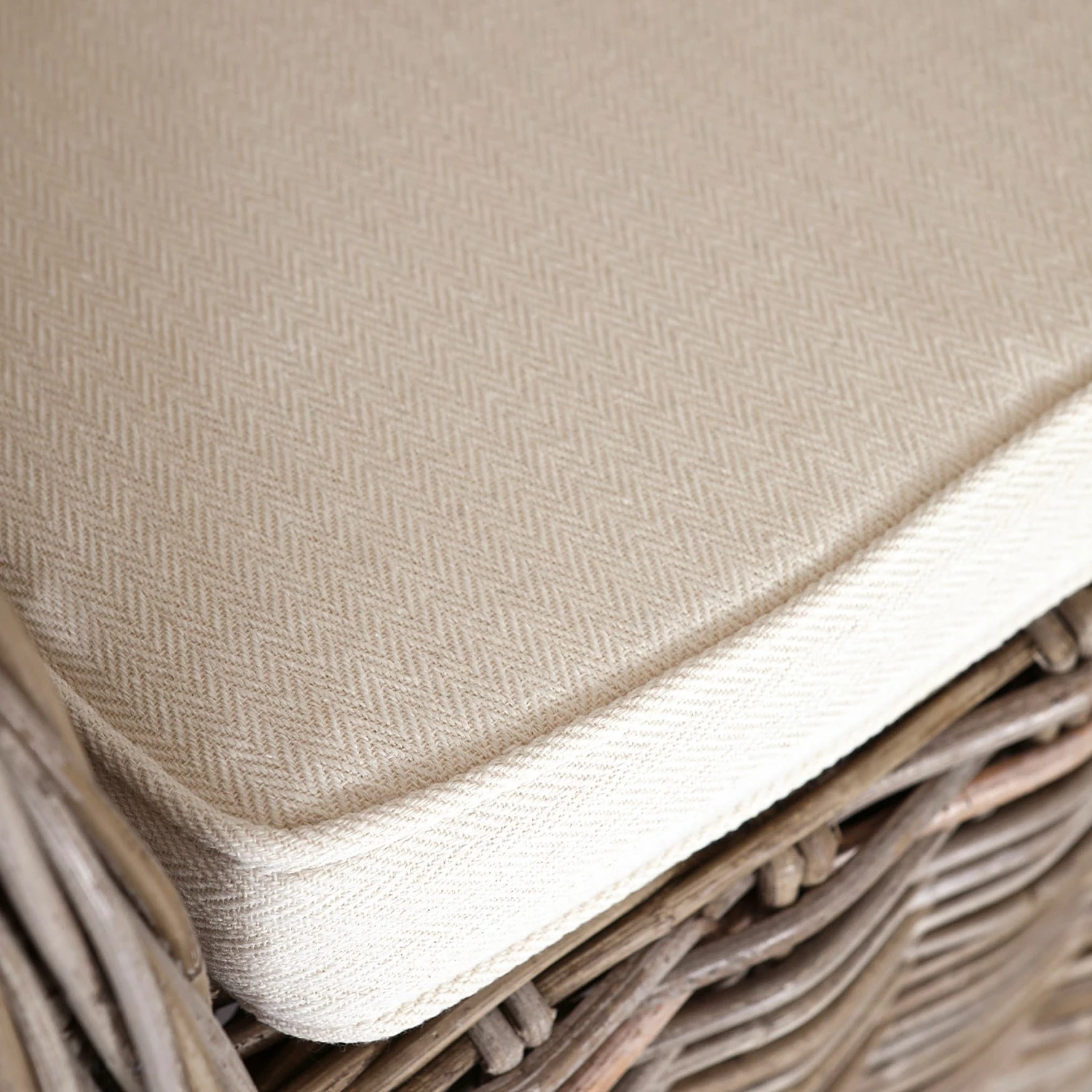 Naturoo Fauteuil Lozon - Rotin / Tissu - Gris Kubu / Crème 7 Naturoo Fauteuil Lozon - Rotin / Tissu - Gris Kubu / Crème – Image 5