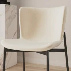 Jack & Alice Chaises Mouzon I (lot de 2) - Velours / Fer - Crème 21 Jack & Alice Chaises Mouzon I (lot de 2) - Velours / Fer - Crème -Chaises Boutique 1000244960 220524 030 DETAILS P000000001000244960