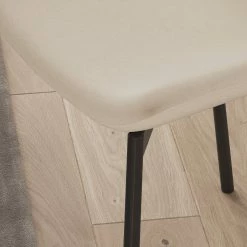 Jack & Alice Chaises Mouzon I (lot de 2) - Velours / Fer - Crème 22 Jack & Alice Chaises Mouzon I (lot de 2) - Velours / Fer - Crème -Chaises Boutique 1000244960 220524 040 DETAILS P000000001000244960