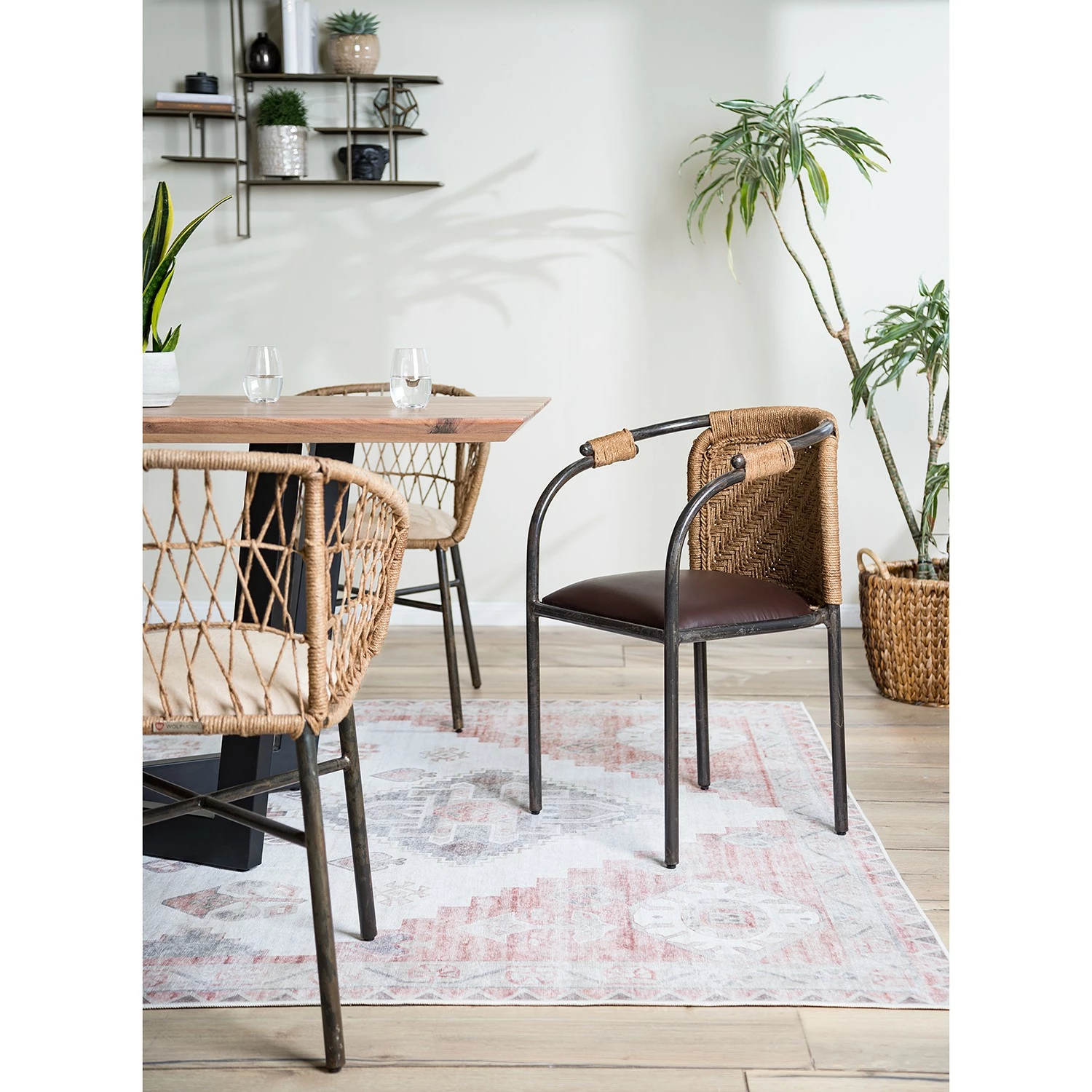 Ars manufacti Chaise à accoudoirs Dissay - Jute tressé / Fer - Naturel / Noir 4 Ars manufacti Chaise à accoudoirs Dissay - Jute tressé / Fer - Naturel / Noir – Image 2