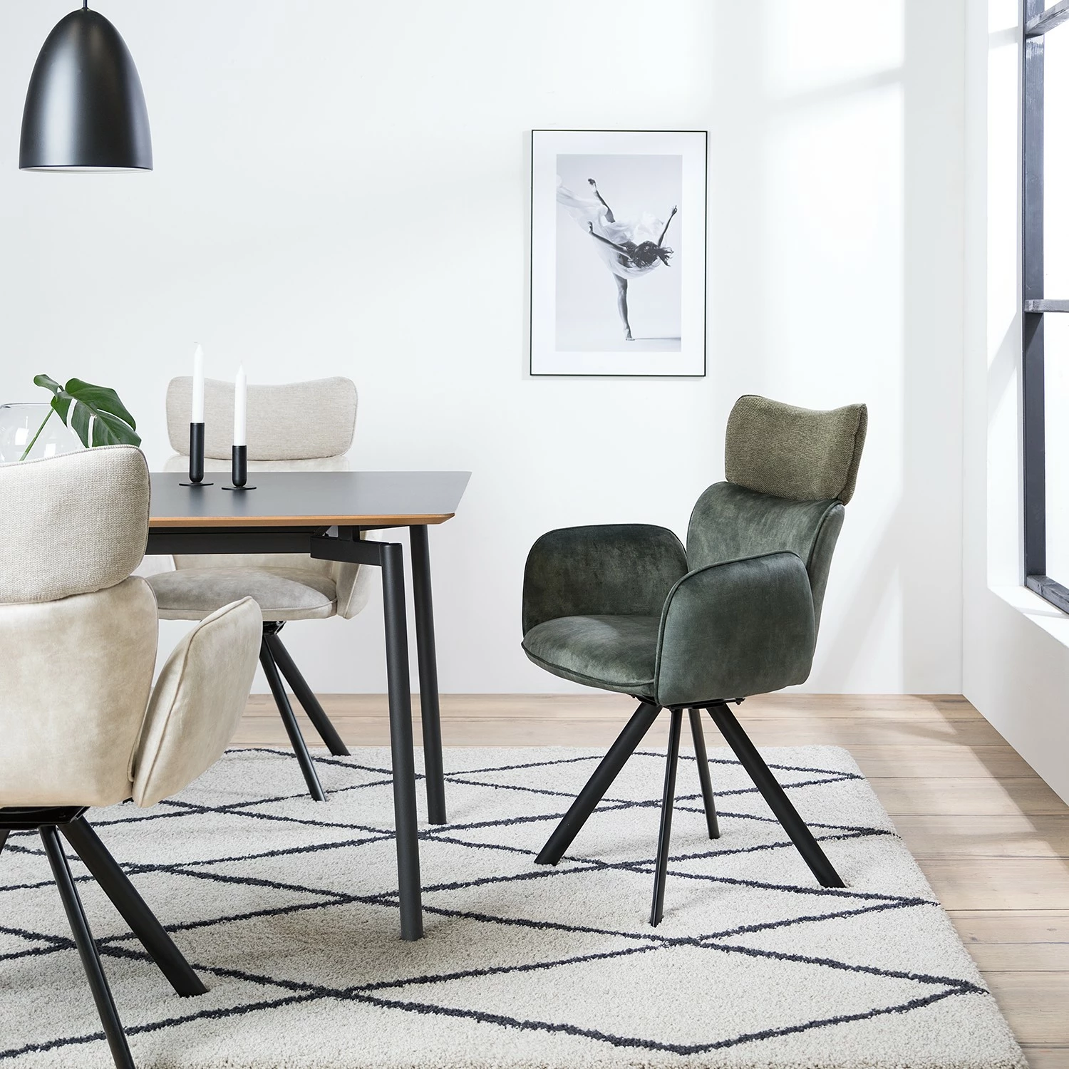 Jack & Alice Chaise à accoudoirs Aveluy - Velours et tissu / Métal - Vert foncé 4 Jack & Alice Chaise à accoudoirs Aveluy - Velours et tissu / Métal - Vert foncé – Image 2