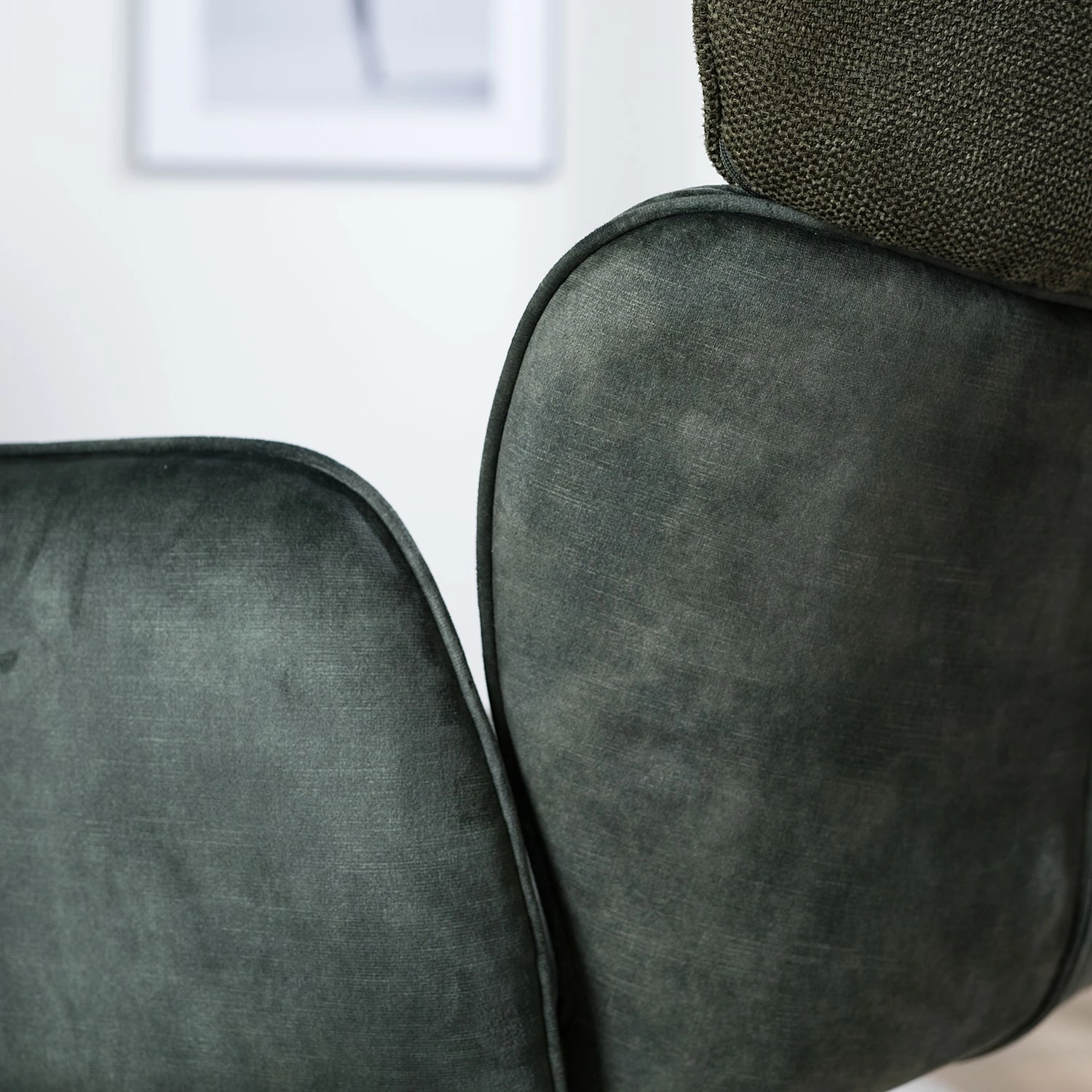 Jack & Alice Chaise à accoudoirs Aveluy - Velours et tissu / Métal - Vert foncé 12 Jack & Alice Chaise à accoudoirs Aveluy - Velours et tissu / Métal - Vert foncé – Image 10