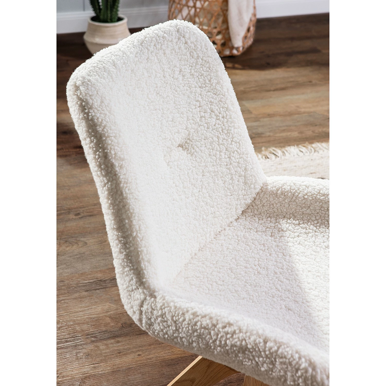 Red Living Chaises capitonnées Bonlieu (lot de 2) - Bouclé / Chêne massif - Blanc / Chêne 8 Red Living Chaises capitonnées Bonlieu (lot de 2) - Bouclé / Chêne massif - Blanc / Chêne – Image 6