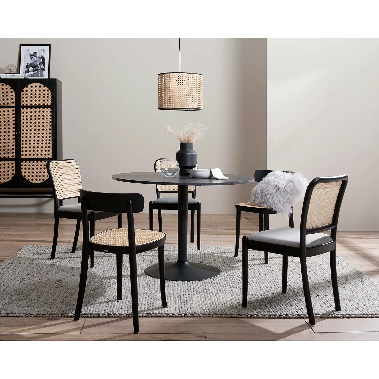 Studio Copenhagen Chaises Cutis (lot de 2) - Rotin et tissu / Hêtre massif - Gris lumineux 4 Studio Copenhagen Chaises Cutis (lot de 2) - Rotin et tissu / Hêtre massif - Gris lumineux – Image 2