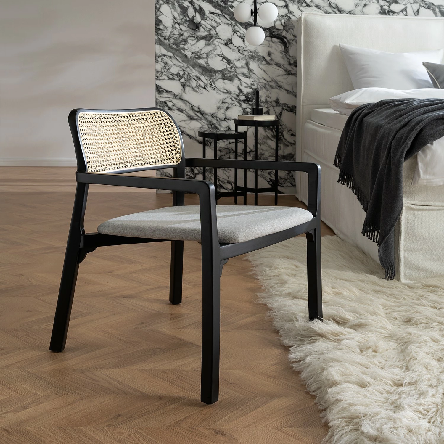 Studio Copenhagen Fauteuil de jardin Elena - Rotin et tissu / Hêtre massif - Gris lumineux 4 Studio Copenhagen Fauteuil de jardin Elena - Rotin et tissu / Hêtre massif - Gris lumineux – Image 2