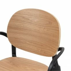 Studio Copenhagen Chaises à accoudoirs Day (lot de 2) - Contreplaqué / Matière plastique - Imitation chêne / Noir -Chaises Boutique 1000273479 220420 045 DETAILS P000000001000273479