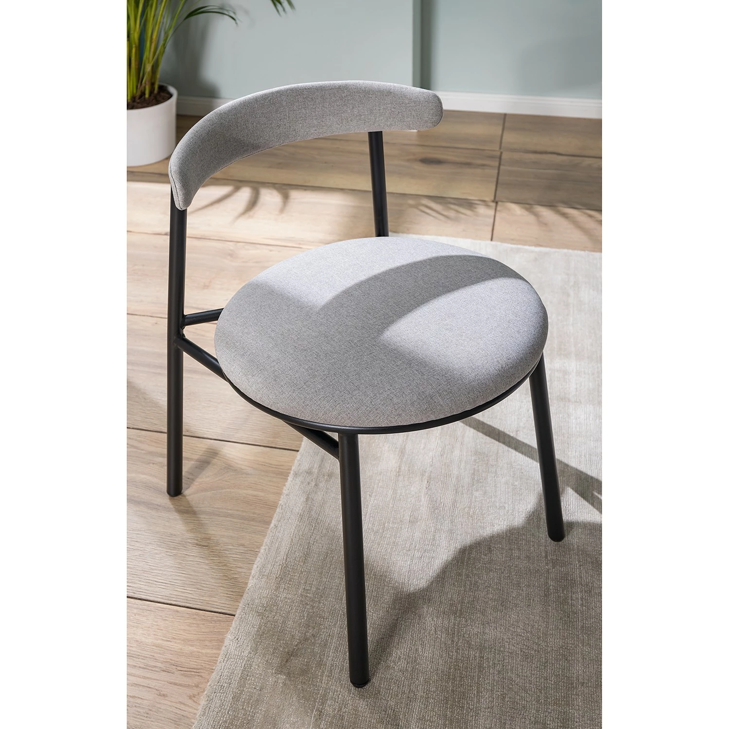Studio Copenhagen Chaises Embi (lot de 2) - Tissu / Métal - Gris / Noir 5 Studio Copenhagen Chaises Embi (lot de 2) - Tissu / Métal - Gris / Noir – Image 3