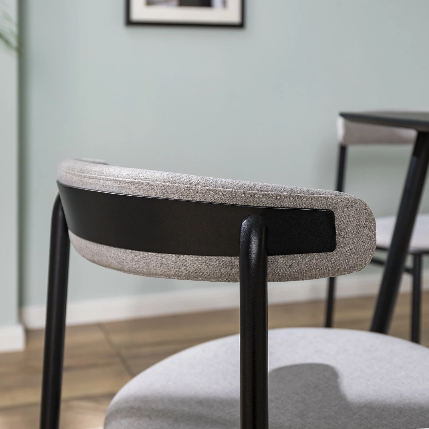 Studio Copenhagen Chaises Embi (lot de 2) - Tissu / Métal - Gris / Noir 7 Studio Copenhagen Chaises Embi (lot de 2) - Tissu / Métal - Gris / Noir – Image 5