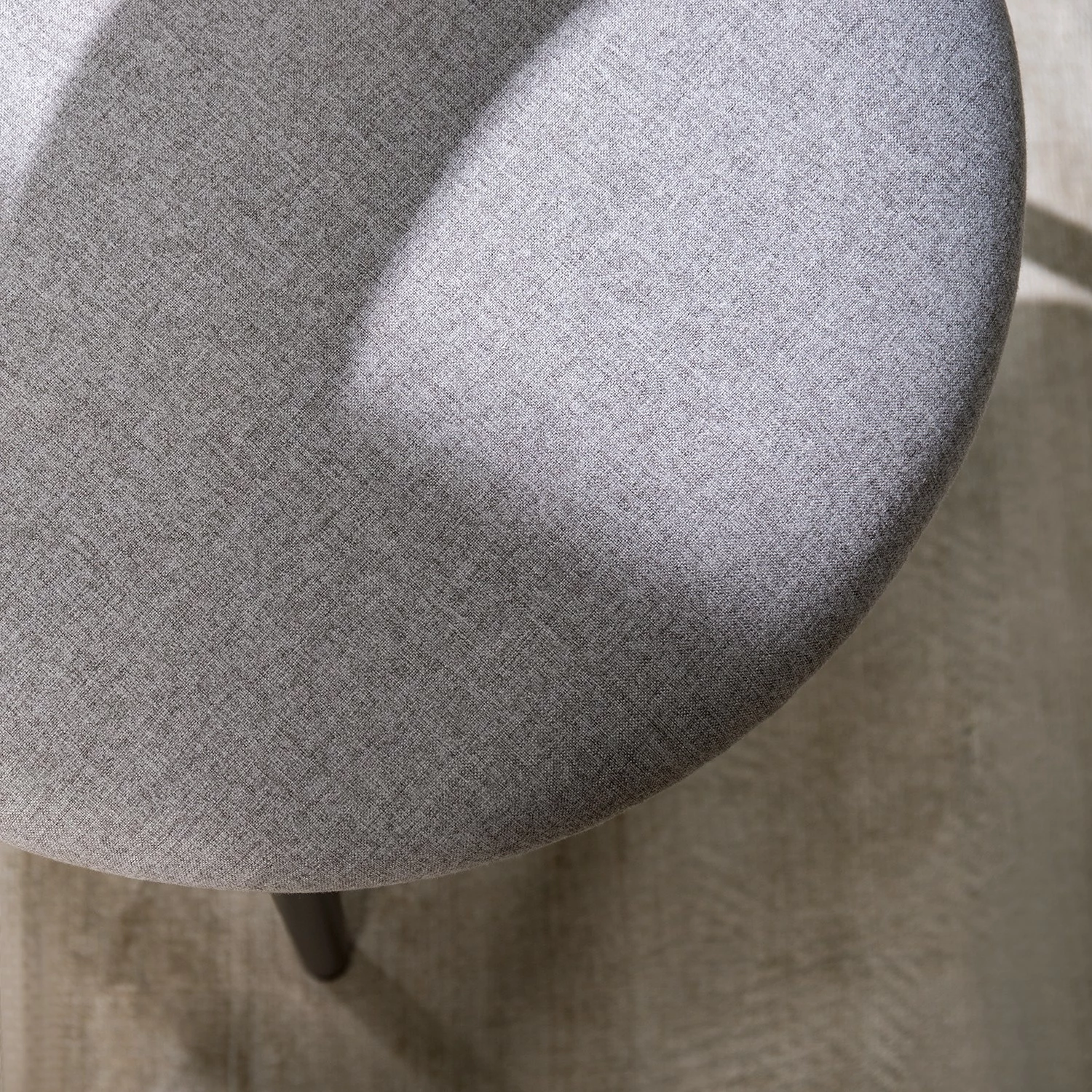 Studio Copenhagen Chaises Embi (lot de 2) - Tissu / Métal - Gris / Noir 9 Studio Copenhagen Chaises Embi (lot de 2) - Tissu / Métal - Gris / Noir – Image 7