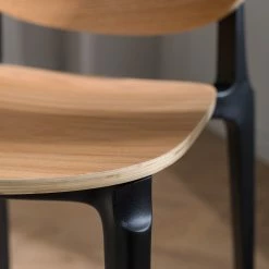 Studio Copenhagen Chaises Day (lot de 2) - Contreplaqué / Matière plastique - Imitation chêne / Noir -Chaises Boutique 1000273483 220915 022 MOOD DETAILS P000000001000273483 mood