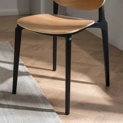 Studio Copenhagen Chaises Day (lot de 2) - Contreplaqué / Matière plastique - Imitation chêne / Noir -Chaises Boutique 1000273483 220915 024 MOOD DETAILS P000000001000273483 mood
