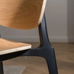 Studio Copenhagen Chaises Day (lot de 2) - Contreplaqué / Matière plastique - Imitation chêne / Noir -Chaises Boutique 1000273483 220915 025 MOOD DETAILS P000000001000273483 mood