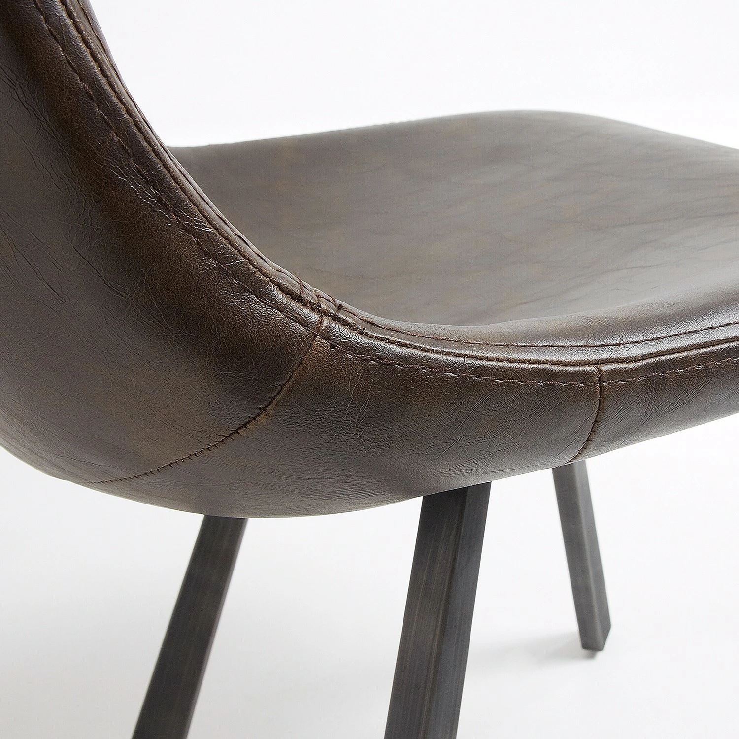 Fredriks Chaises Tryon (lot de 4) - Imitation cuir / Acier - Marron foncé vintage / Marron foncé 7 Fredriks Chaises Tryon (lot de 4) - Imitation cuir / Acier - Marron foncé vintage / Marron foncé – Image 5