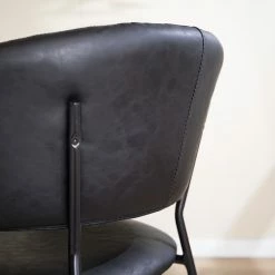 Ars manufacti Chaise à accoudoirs Acoma - Noir 23 Ars manufacti Chaise à accoudoirs Acoma - Noir -Chaises Boutique 1000274885 220519 032 DETAILS P000000001000274885