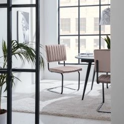 Jack & Alice Chaises cantilever Fillan (lot de 2) - Beige clair -Chaises Boutique 1000281753 220615 020 MOOD DETAILS P000000001000281753 mood