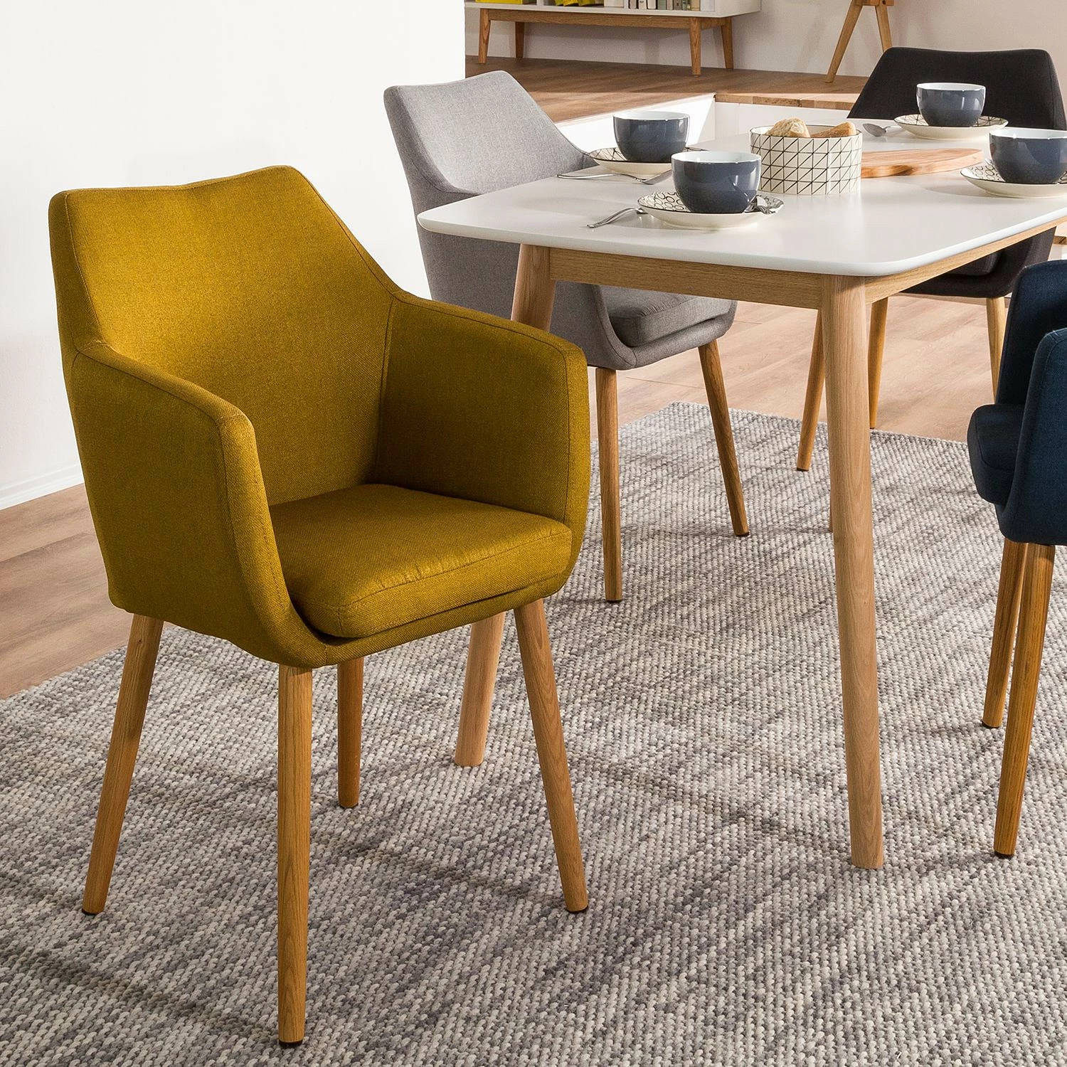 Mørteens Chaises à accoudoirs Nicholas - Tissu Cors: Jaune curry - Lot de 2 4 Mørteens Chaises à accoudoirs Nicholas - Tissu Cors: Jaune curry - Lot de 2 – Image 2