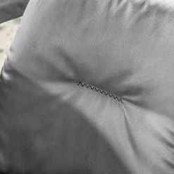 Red Living Chaise capitonnée Wilbur II - Platine 23 Red Living Chaise capitonnée Wilbur II - Platine -Chaises Boutique 1000284293 220318 033 DETAILS P000000001000284293