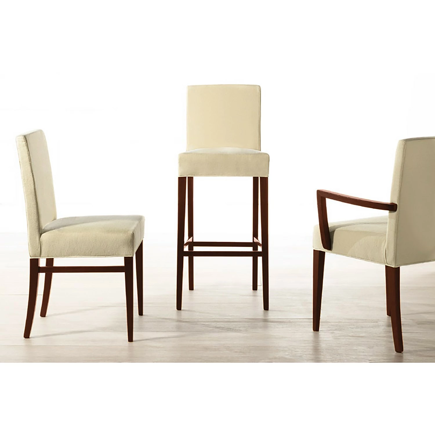 Red Living Chaise capitonnée Camillas II (lot de 2) - Tissu structuré / Hêtre massif- Beige / Imitation noyer 4 Red Living Chaise capitonnée Camillas II (lot de 2) - Tissu structuré / Hêtre massif- Beige / Imitation noyer – Image 2