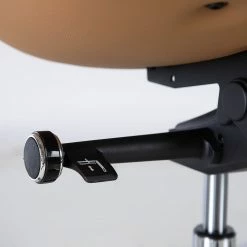 Fredriks Chaise de bureau Zore - Imitation cuir / Métal - Cognac / Aluminium 32 Fredriks Chaise de bureau Zore - Imitation cuir / Métal - Cognac / Aluminium -Chaises Boutique 1000310651 220826 040 DETAILS P000000001000310651