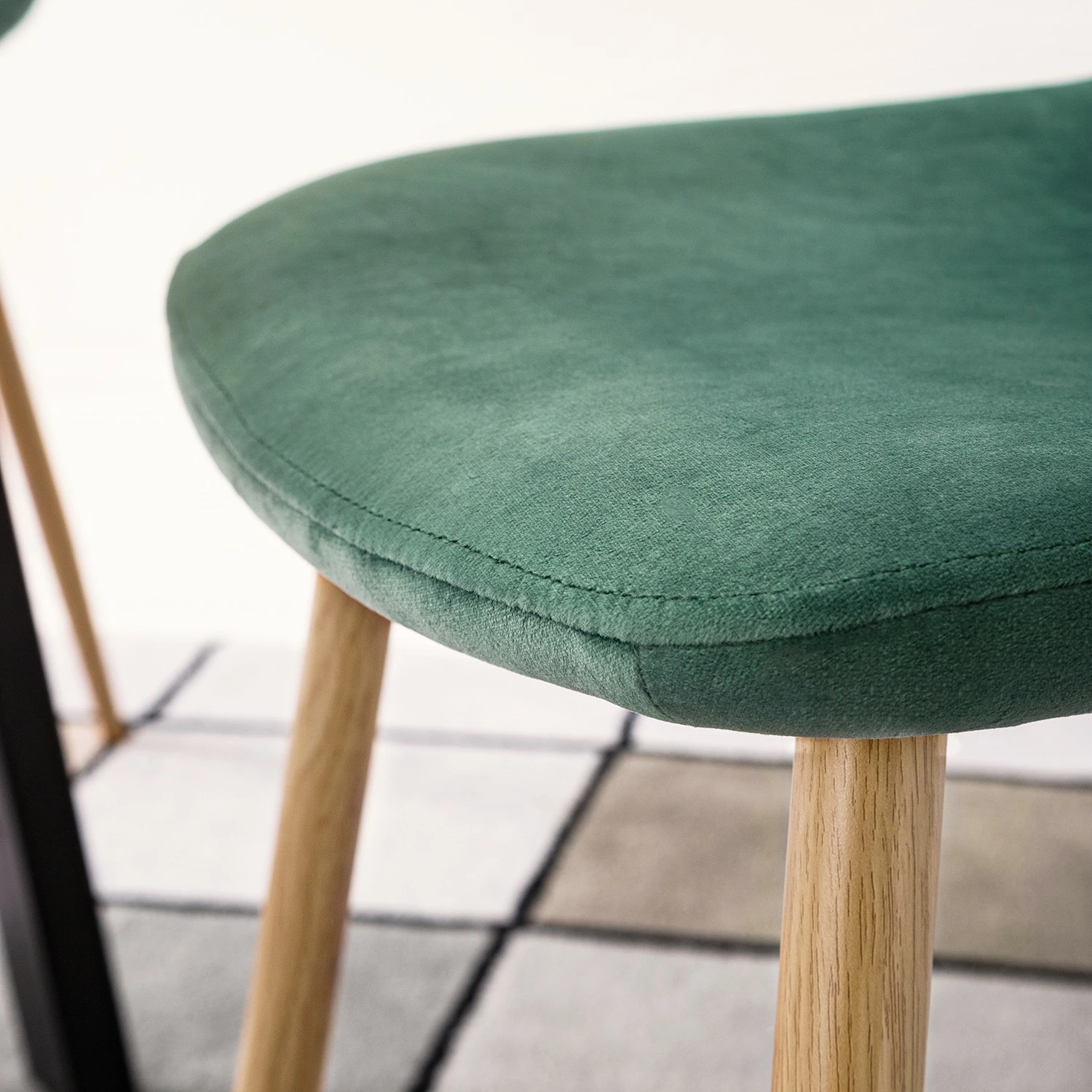 Jack & Alice Chaise capitonnée Iskmo VIII - Velours / Metall - Imitation chêne - Vert menthe - Lot de 4 14 Jack & Alice Chaise capitonnée Iskmo VIII - Velours / Metall - Imitation chêne - Vert menthe - Lot de 4 – Image 12