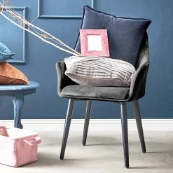 Butlers Chaises à accoudoirs VELVET (lot de 2) - Polyester / Métal - Gris 9 Butlers Chaises à accoudoirs VELVET (lot de 2) - Polyester / Métal - Gris -Chaises Boutique 1000343995 220406 021 MOOD DETAILS P000000001000343995 mood