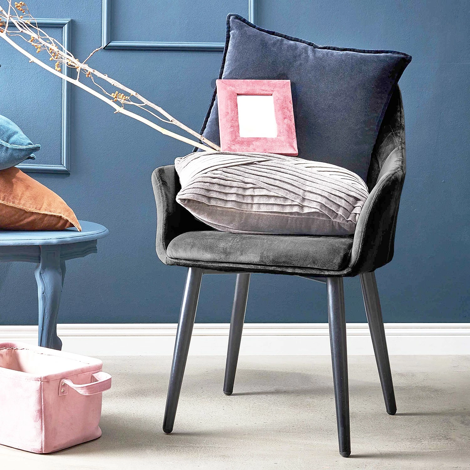 Butlers Chaises à accoudoirs VELVET (lot de 2) - Polyester / Métal - Gris 5 Butlers Chaises à accoudoirs VELVET (lot de 2) - Polyester / Métal - Gris – Image 3