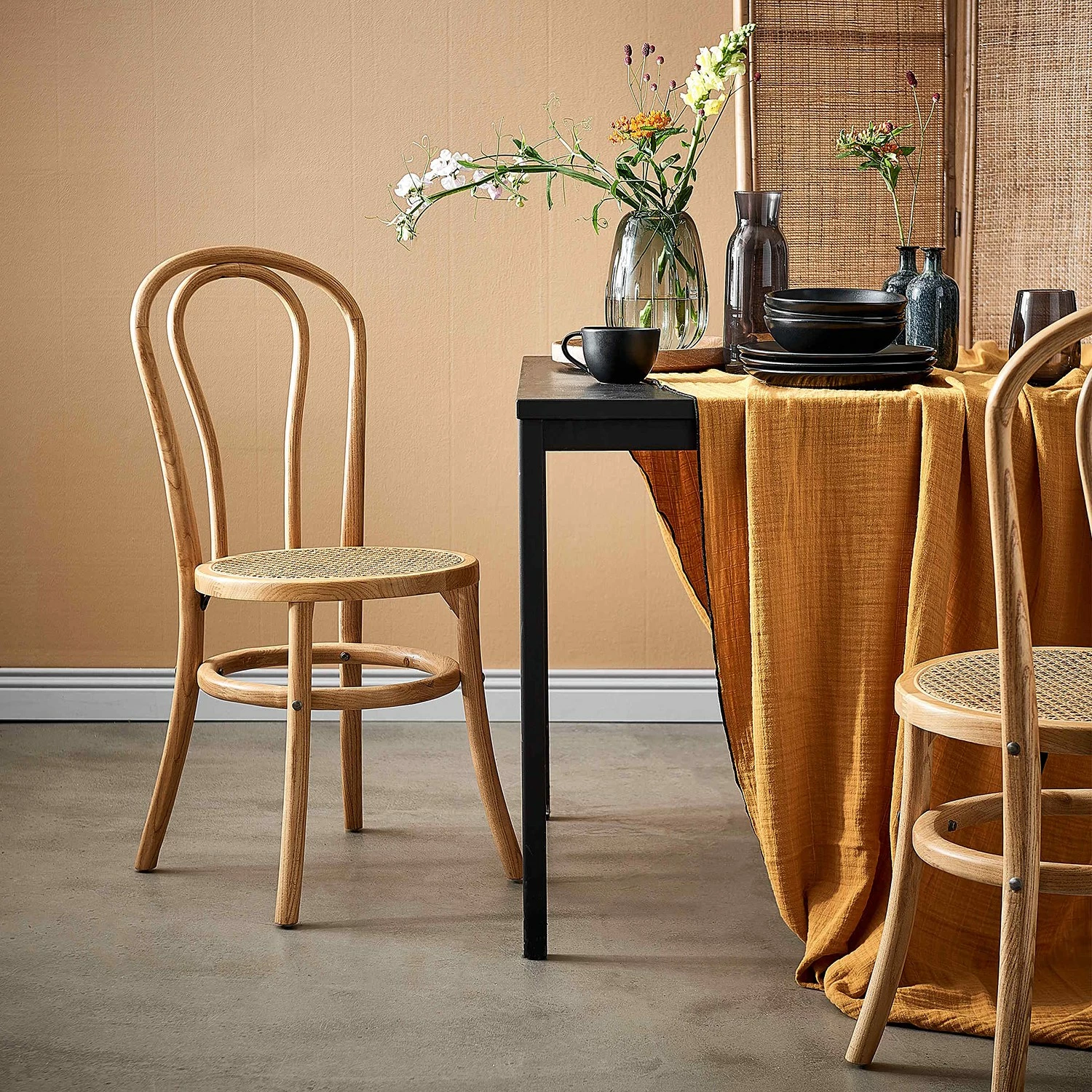 Butlers Chaises WIENER MELANGE (lot de 2) - Bois d’orme / Rotin - Naturel 4 Butlers Chaises WIENER MELANGE (lot de 2) - Bois d’orme / Rotin - Naturel – Image 2