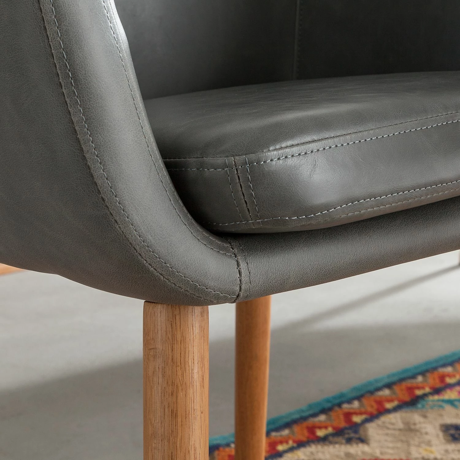 Mørteens Chaises à accoudoirs Nicholas - Cuir synthétique Aken: Gris clair vintage - 1 chaise 11 Mørteens Chaises à accoudoirs Nicholas - Cuir synthétique Aken: Gris clair vintage - 1 chaise – Image 9